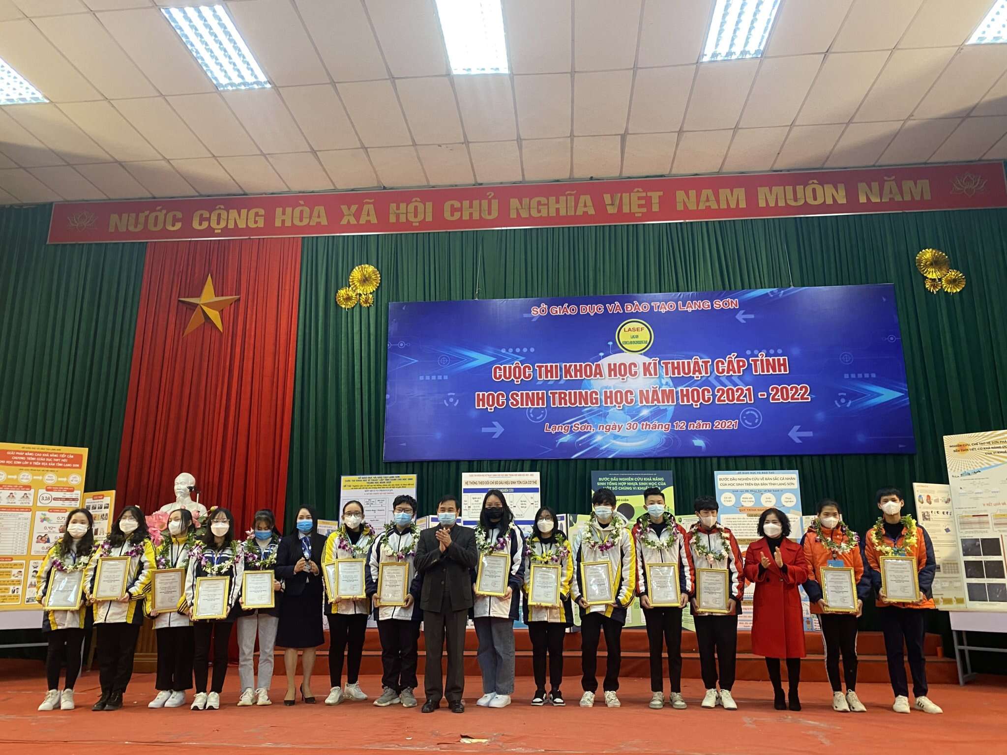 Le_Trao_giai_KHKT_cap_tinh_nam_hoc_2020-2021_5ff4a