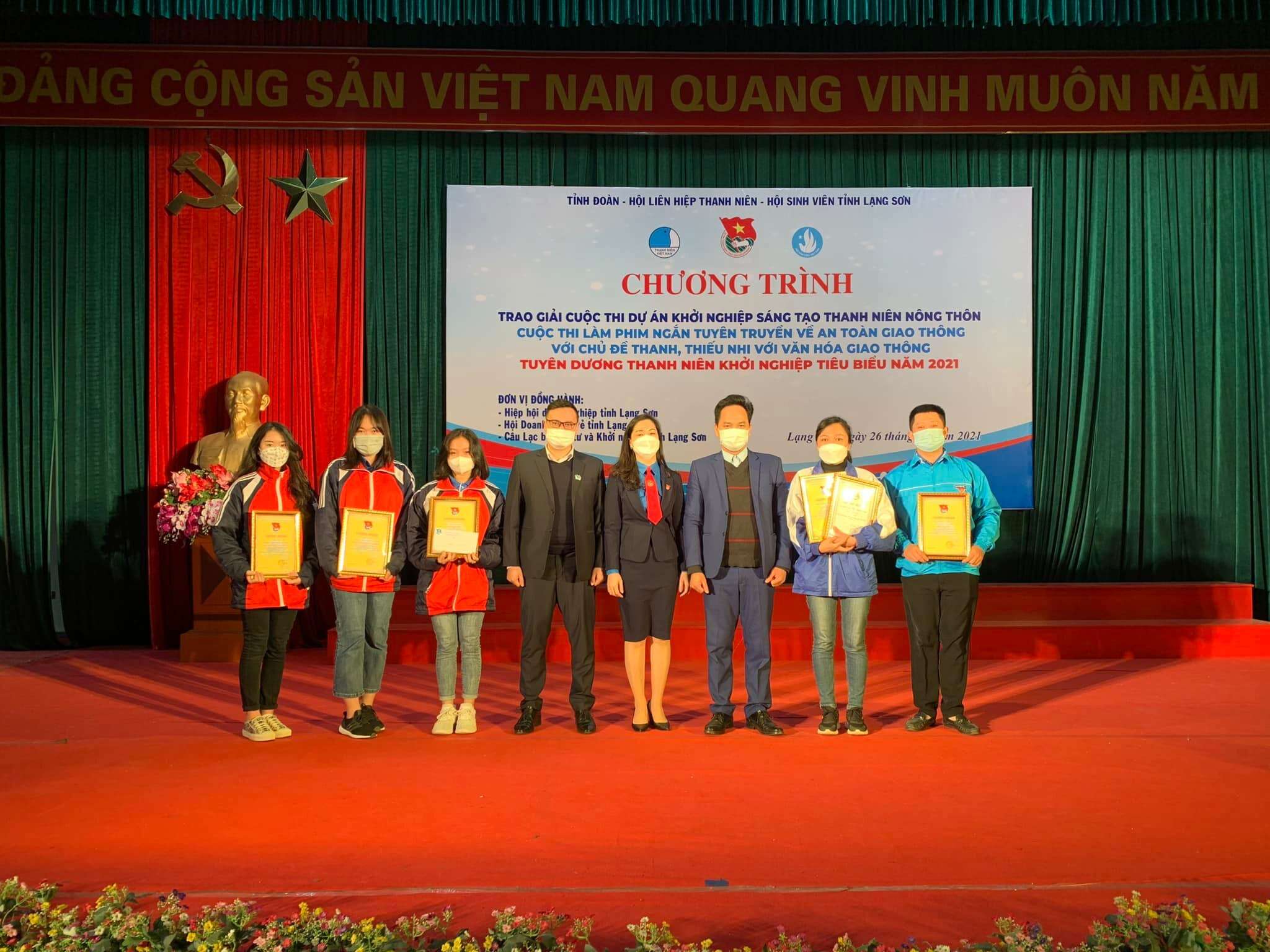 Le_trao_giai_Sang_tao_TTNND_5d962
