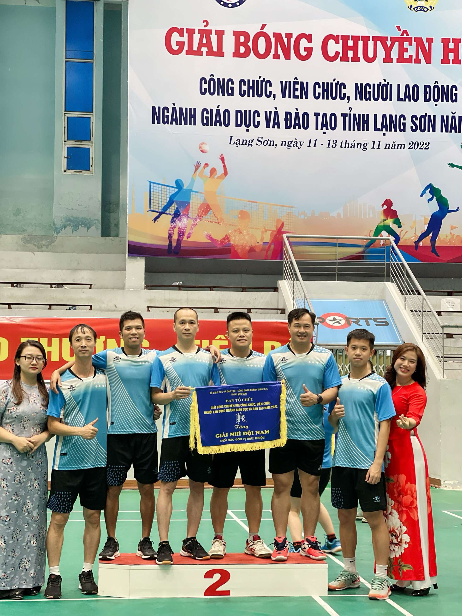 Ảnh hoạt động thể thao của trường như bóng đá, bóng rổ và bóng chuyền hơi