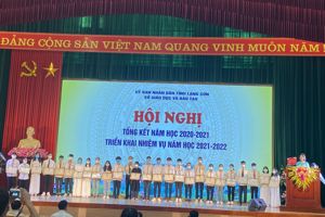 trường THPT Việt Bắc vinh dự đón nhận Cờ Thi đua của Uỷ ban nhân dân tỉnh năm học 2020-2021, Bằng khen của Uỷ ban nhân dân tỉnh cho tập thể 2 năm hoàn thành xuất sắc nhiệm vụ.