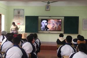 [TRƯỜNG THPT VIỆT BẮC TỔ CHỨC SINH HOẠT CHÍNH TRỊ CHO ĐOÀN VIÊN THANH NIÊN]