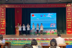 [HOẠT ĐỘNG TRẢI NGHIỆM – HƯỚNG NGHIỆP Văn nghệ ca ngợi mái trường]