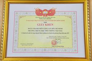 ĐOÀN TRƯỜNG THPT VIỆT BẮC VINH DỰ NHẬN GIẤY KHEN CỦA ỦY BAN MTTQ PHƯỜNG ĐÔNG KINH NĂM 2025